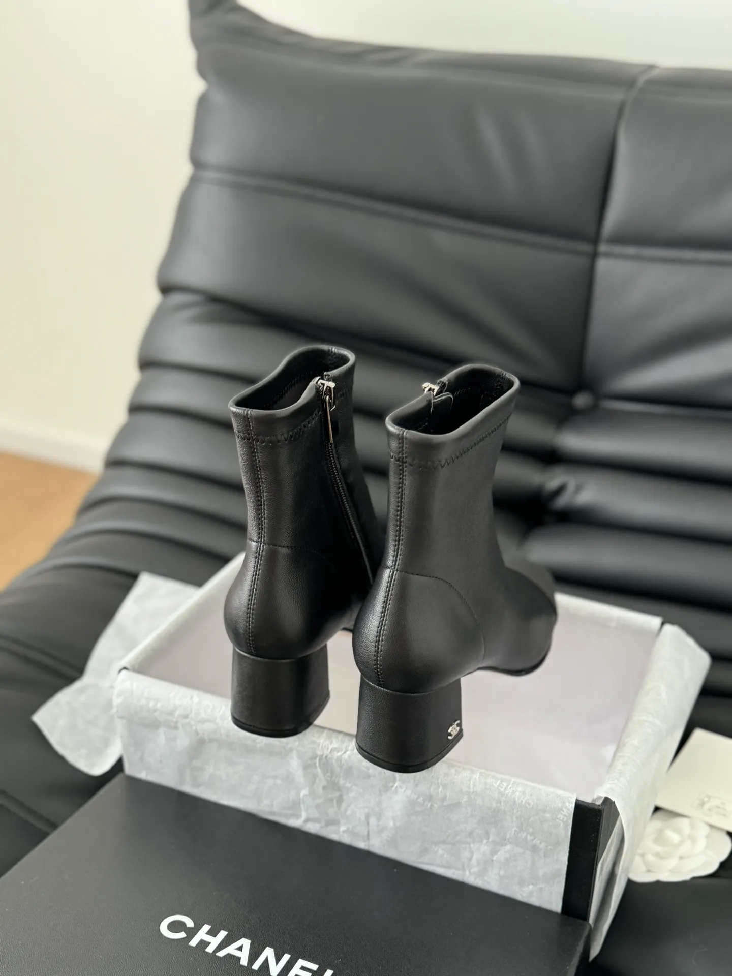 👟👟Ex-factory price 600👟👟 Purchasing-grade Chanel classic new elastic boots series! The leather texture is super good, and the upper is delicate ~ Calfskin upper, sheepskin lining, original outsole! Size:35-39 Other sizes are determined